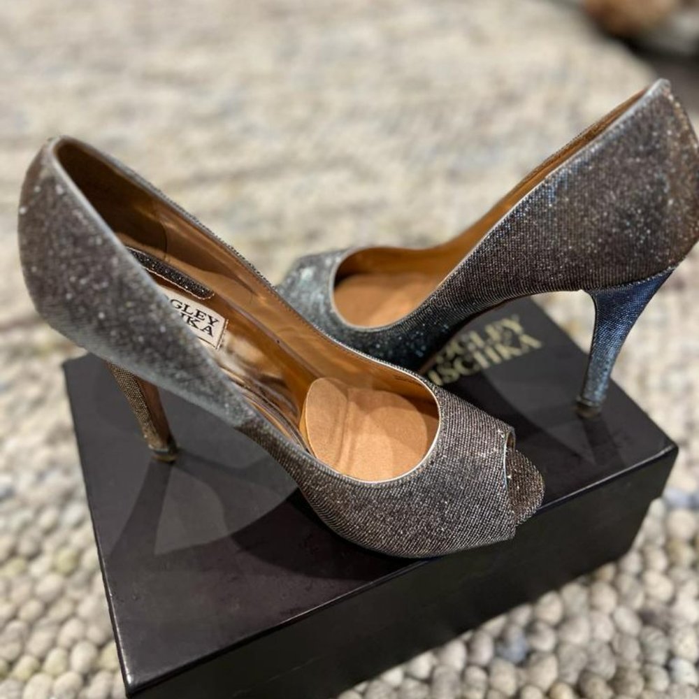 WELL LOVED BADGLEY MISCHKA SPARKLY GLITTER METALLIC PEEP TOE HIGH HEELS